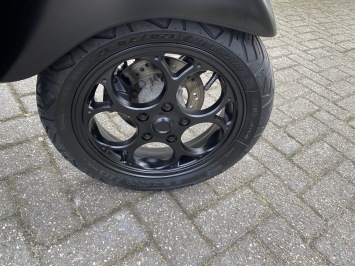 GAVE VESPA SPRINT S 45KM 4-TAKT BROM MAT BLACK 8.000KM BJ2021