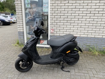 DIKKE PIAGGIO ZIP SP 45KM BROM MAT ZWART BJ2009 11000KM