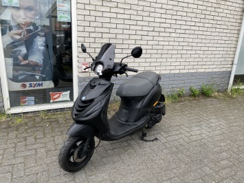 DIKKE PIAGGIO ZIP SP 45KM BROM MAT ZWART BJ2009 11000KM