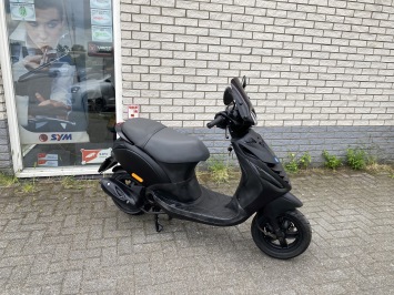 DIKKE PIAGGIO ZIP SP 45KM BROM MAT ZWART BJ2009 11000KM