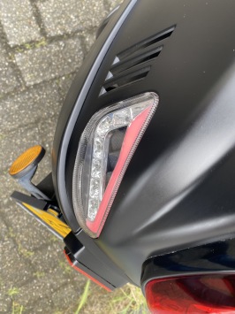 LEUKE VESPA LOOK AGM RIVA SOURIS 45KM BROM ZWART BJ2021 5000KM