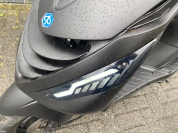 JONGE PIAGGIO ZIP SP 45 4-TAKT MAT BLACK ZWART BROM  BJ2023 5000KM 
