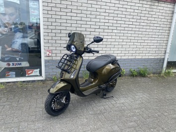  DIKKE VESPA SPRINT S 45KM BROM PYTHON GREEN SPECIAL BJ2019 8000KM VOL OPTIES