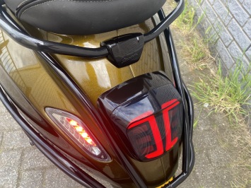  DIKKE VESPA SPRINT S 45KM BROM PYTHON GREEN SPECIAL BJ2019 8000KM VOL OPTIES
