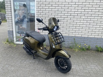  DIKKE VESPA SPRINT S 45KM BROM PYTHON GREEN SPECIAL BJ2019 8000KM VOL OPTIES