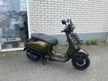  DIKKE VESPA SPRINT S 45KM BROM PYTHON GREEN SPECIAL BJ2019 8000KM VOL OPTIES
