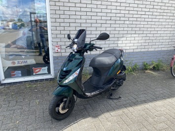 DIKKE PIAGGIO ZIP SP 45KM BROM JAGUAR GROEN  BJ2009 11000KM