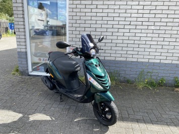 DIKKE PIAGGIO ZIP SP 45KM BROM JAGUAR GROEN  BJ2009 11000KM