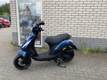 DIKKE PIAGGIO ZIP SP 45KM BROM BMW BLAUW BJ2015 8000KM