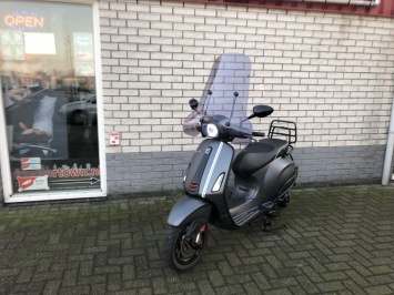 DIKKE VESPA SPRINT S 45KM BROM MAT GREY BJ2019 10.000KM 4-TAKT