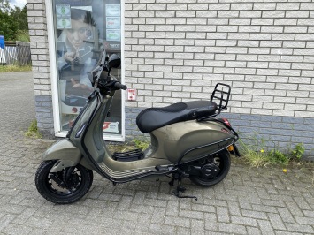 DIKKE VESPA SPRINT S 45KM BROM MISTY PEARL GREEN BJ2021 8000KM