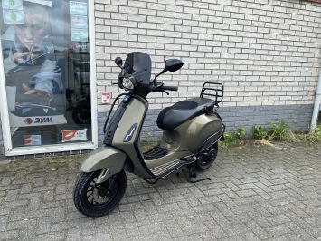 DIKKE VESPA SPRINT S 45KM BROM MISTY PEARL GREEN BJ2021 8000KM