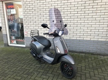 DIKKE VESPA SPRINT S 45KM BROM MAT GREY BJ2019 10.000KM 4-TAKT