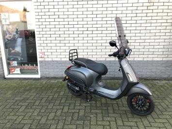 DIKKE VESPA SPRINT S 45KM BROM MAT GREY BJ2019 10.000KM 4-TAKT