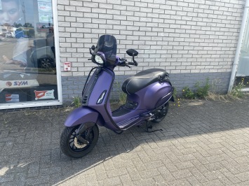 DIKKE VESPA SPRINT S 45KM BROM MAT PAARS BJ2021 9000KM