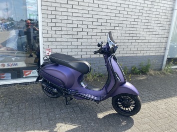 DIKKE VESPA SPRINT S 45KM BROM MAT PAARS BJ2021 9000KM