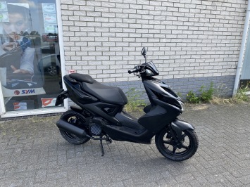 MOOIE YAMAHA AEROX R 45KM BROM MAT BLACK BJ2019 