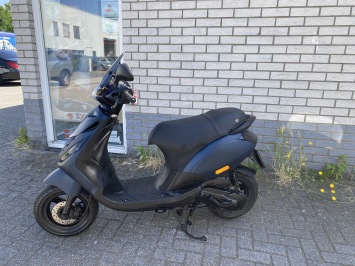 2-takt PIAGGIO ZIP SP LINE 45KM BROM MAT MIDNIGHT BLEU BJ2010 7000KM 1E EIGENAAR 