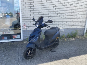 2-takt PIAGGIO ZIP SP LINE 45KM BROM MAT MIDNIGHT BLEU BJ2010 7000KM 1E EIGENAAR 