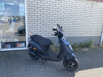 2-takt PIAGGIO ZIP SP LINE 45KM BROM MAT MIDNIGHT BLEU BJ2010 7000KM 1E EIGENAAR 