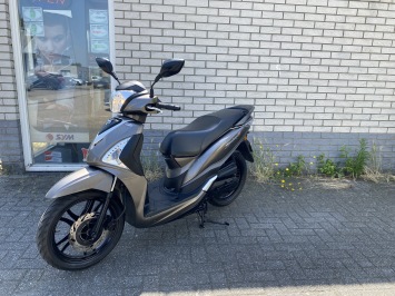 NETTE SYM SYMFONY SR BROM 45KM 4-TAKT BRONS BJ2019 7000KM