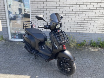 GAVE VESPA SPRINT S 45KM 4-TAKT BROM MAT BLACK 11000KM BJ2020 vol opties