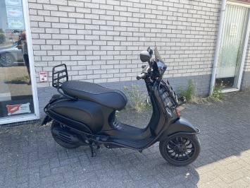 GAVE VESPA SPRINT S 45KM 4-TAKT BROM MAT BLACK 11000KM BJ2020 vol opties