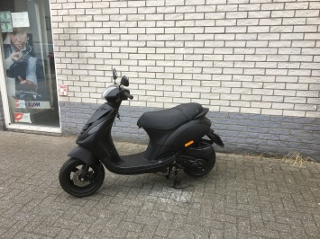 JONGE PIAGGIO ZIP SP 25KM SNOR MAT BLACK BJ2018 4600KM