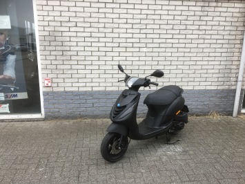 JONGE PIAGGIO ZIP SP 25KM SNOR MAT BLACK BJ2018 4600KM