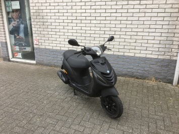 JONGE PIAGGIO ZIP SP 25KM SNOR MAT BLACK BJ2018 4600KM