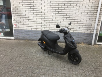 JONGE PIAGGIO ZIP SP 25KM SNOR MAT BLACK BJ2018 4600KM