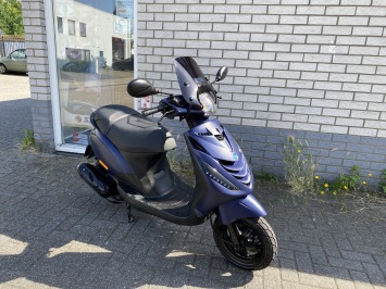 DIKKE PIAGGIO ZIP SP 45KM BROM MAT BLAUW BJ2016 6000KM