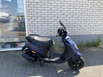DIKKE PIAGGIO ZIP SP 45KM BROM MAT BLAUW BJ2016 6000KM