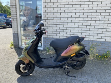 JONGE PIAGGIO ZIP SP 45 4-TAKT MAT PURPLE CAMELEON BROM BJ2024 1500KM