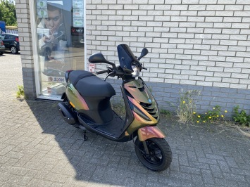 JONGE PIAGGIO ZIP SP 45 4-TAKT MAT PURPLE CAMELEON BROM BJ2024 1500KM
