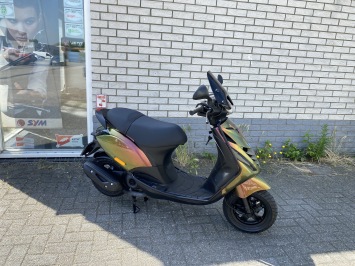 JONGE PIAGGIO ZIP SP 45 4-TAKT MAT PURPLE CAMELEON BROM BJ2024 1500KM