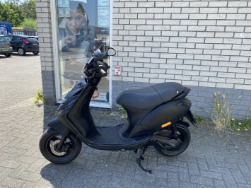2-TAKT  PIAGGIO ZIP SP LINE 45KM BROM MAT BLACK BJ2004 7000KM