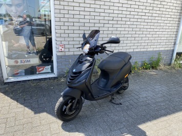 2-TAKT  PIAGGIO ZIP SP LINE 45KM BROM MAT BLACK BJ2004 7000KM