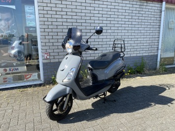 MOOIE SYM FIDDLE 2 BROM 45KM 4-TAKT NARDO GREY BJ2022 7000KM VOL OPTIES