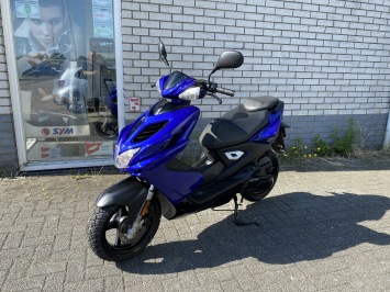 DIKKE YAMAHA AEROX R 4-TAKT 45KM RACING BLEU BJ2016 9000KM