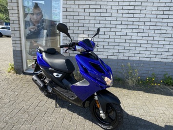 DIKKE YAMAHA AEROX R 4-TAKT 45KM RACING BLEU BJ2016 9000KM