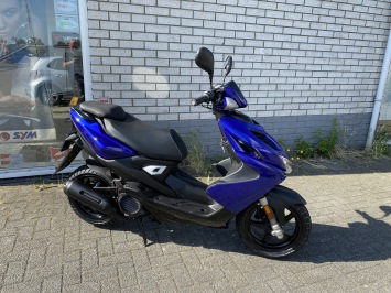 DIKKE YAMAHA AEROX R 4-TAKT 45KM RACING BLEU BJ2016 9000KM