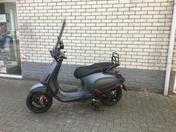 NIEUWE VESPA SPRINT S   MAT GRIJS SPECIAL BROM 45KM  0KM 2023