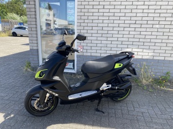 MOOIE PEUGEOT SPEEDFIGHT 4 BROM 4T 45KM MAT BLACK BJ2018 9000KM