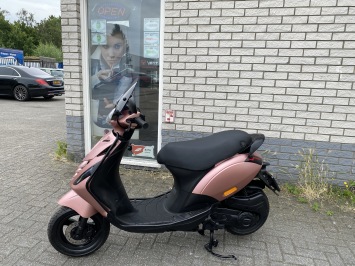 HELE JONGE PIAGGIO ZIP SP 45 4-TAKT MAT ROSE GOLD BROM BJ2024 8000KM