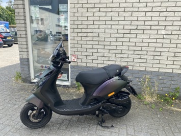 DIKKE PIAGGIO ZIP SP 45KM BROM MAT DRAGON CAMELEON BJ2021 6000KM