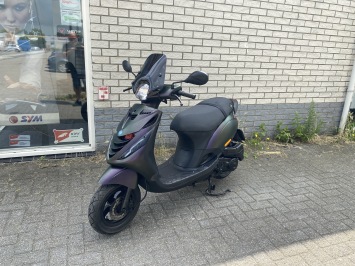 DIKKE PIAGGIO ZIP SP 45KM BROM MAT DRAGON CAMELEON BJ2021 6000KM