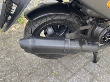 DIKKE PIAGGIO ZIP SP 45KM BROM MAT DRAGON CAMELEON BJ2021 6000KM
