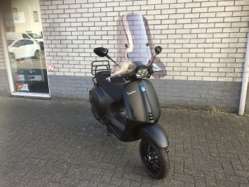 NIEUWE VESPA SPRINT S MAT ZWART NOTTE  SPECIAL SNOR 25KM 0KM