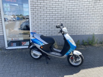ALS NIEUWE PEUGEOT VIVACITY 2-takt MOTORSPORT bj2007 8000km